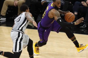 小金体育官方网站-370分到100分：NBA史上那些永载史册的得分盛宴